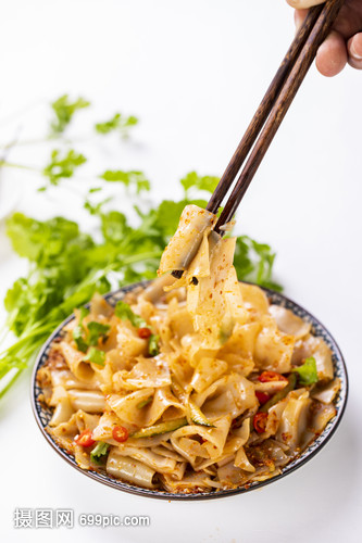 小暑時節，麻辣涼皮與消暑養生